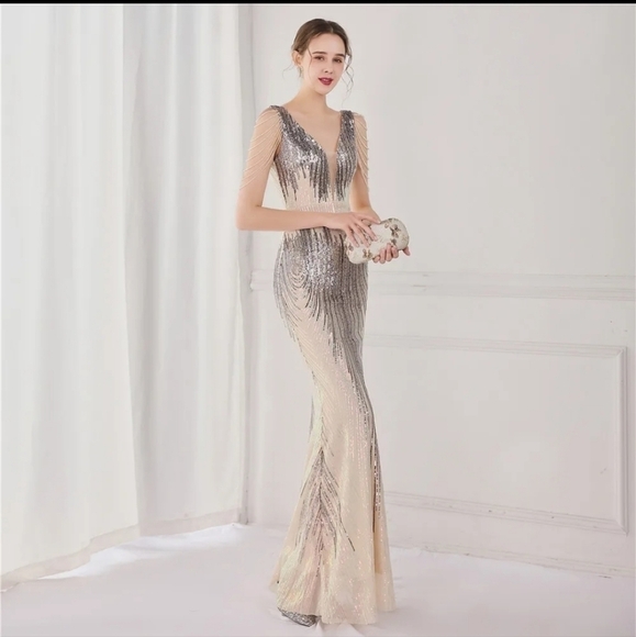 Silver/Gray Striped Print, V Neck, Backless, Sleeveless, Beaded, Sequined Gown - Picture 4 of 16